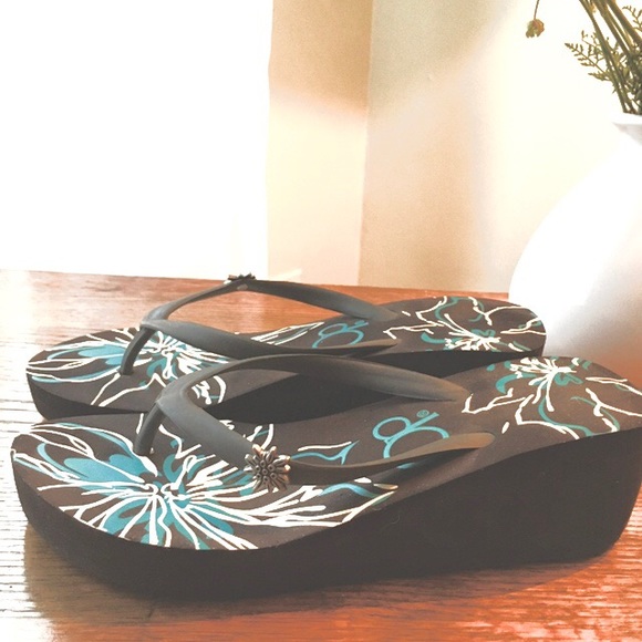 OP brown wedge flip flops - Picture 5 of 8